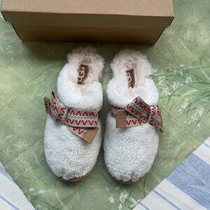 UGG Maxi Curly Slipper in White